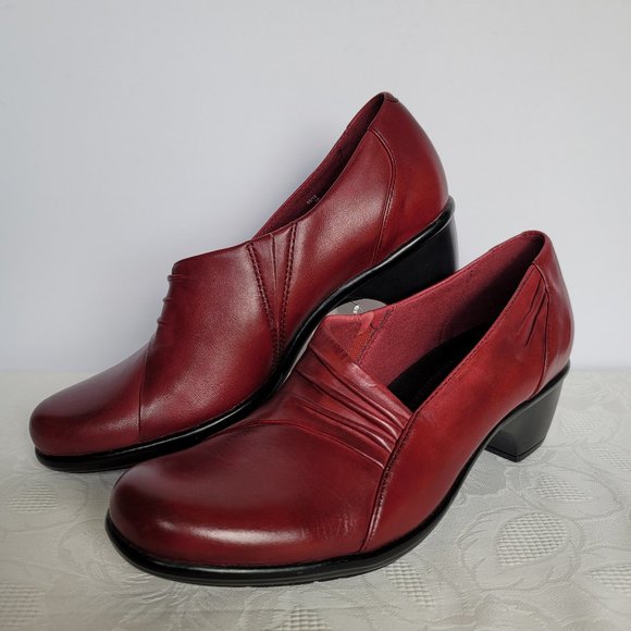 CLARKS Wyld Foxtro Slip-On Leather Shoes- Wine color- Women's Size 9M - Picture 2 of 15